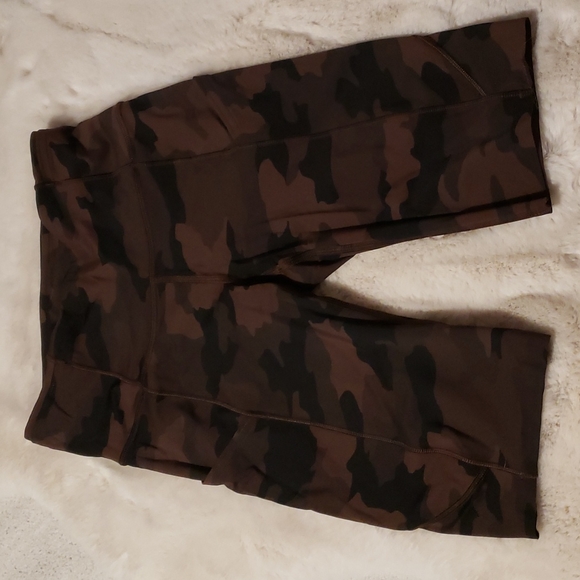 Lululemon Fast And Free High Rise Shorts -10 Inch - Picture 2 of 4